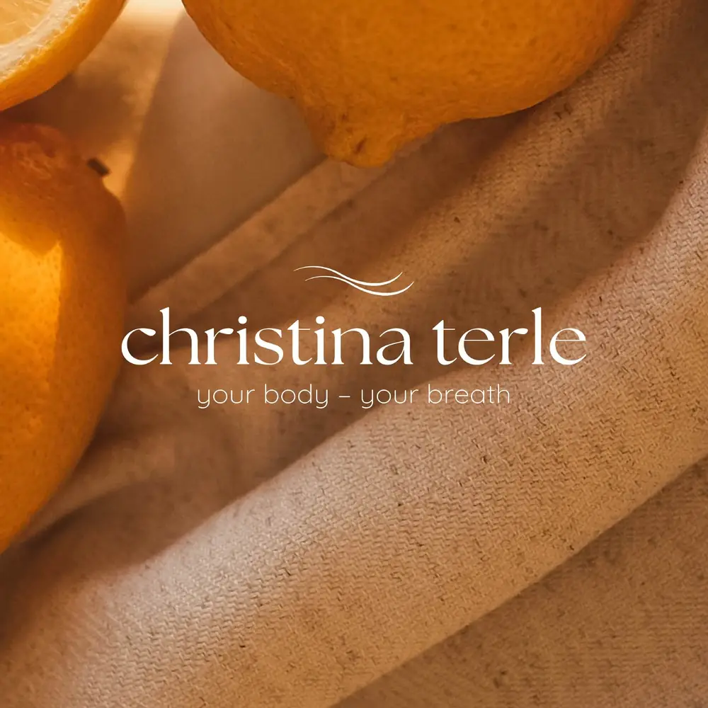Logo Christina Terle auf Leinen mit Orangen, madea