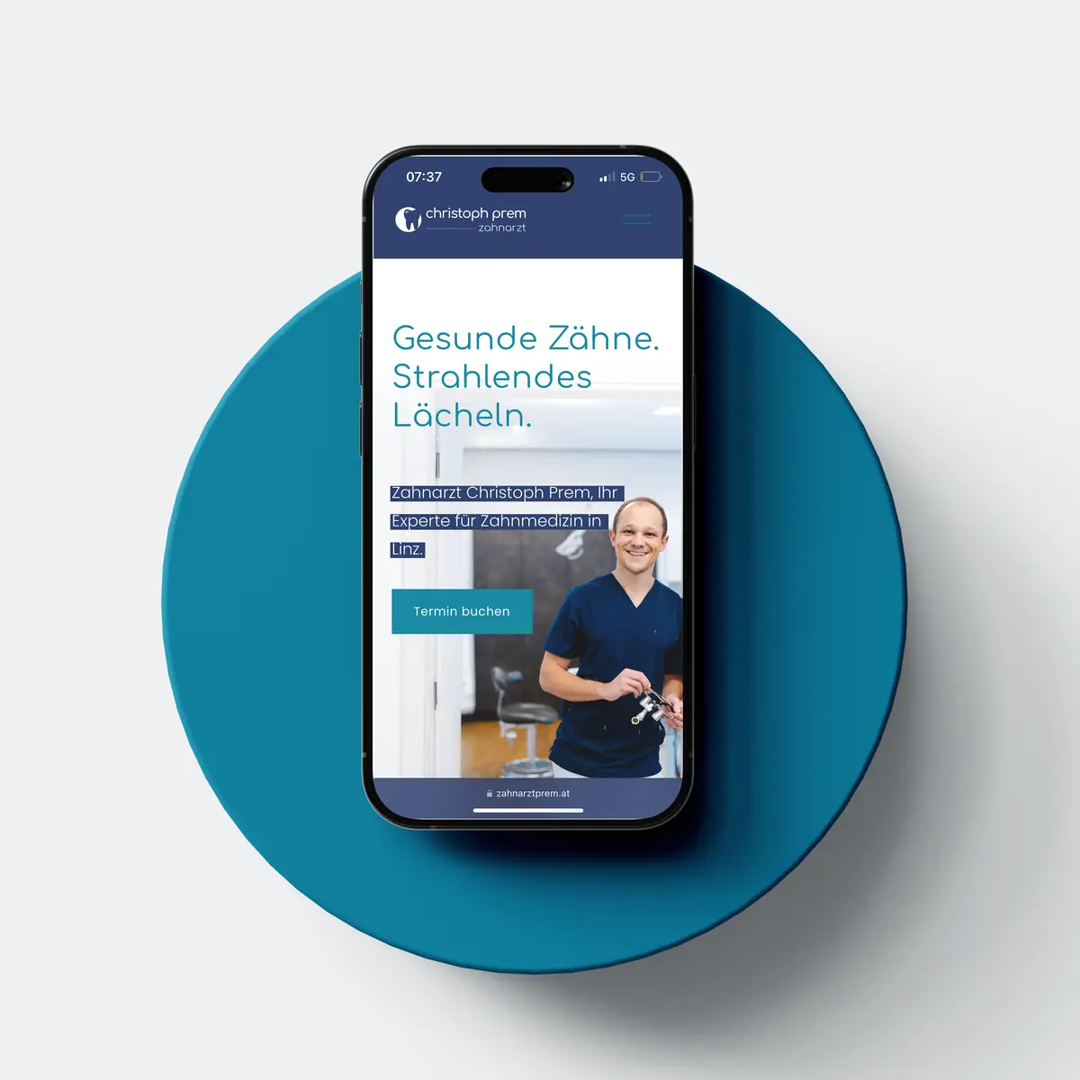 Website von Zahnarzt Christoph Prem am Handy, madea