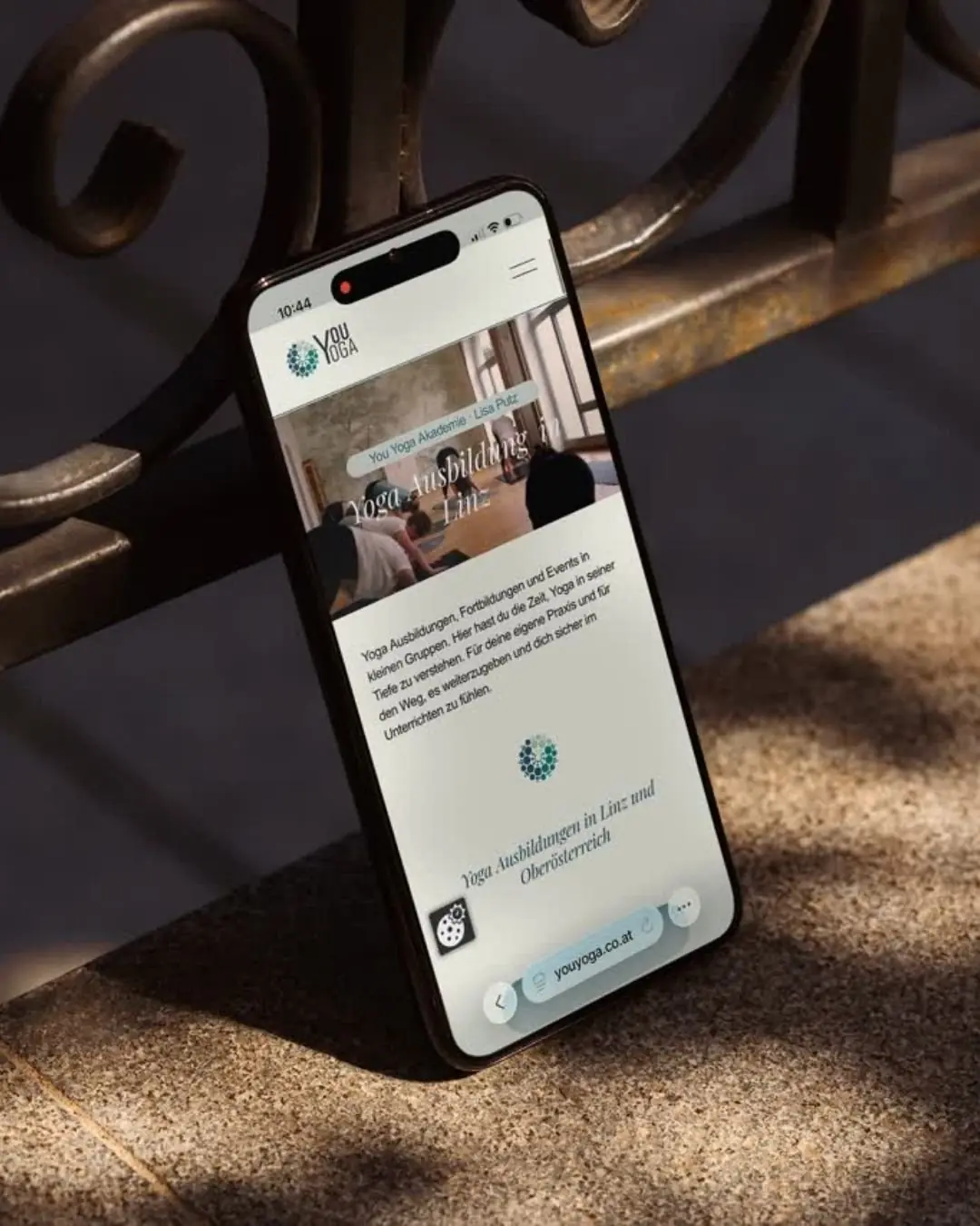 Website You Yoga auf dem Handy, madea